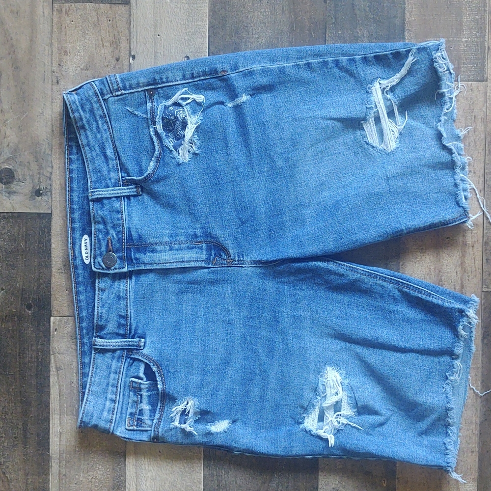 Old Navy Distressed Bermuda Jean shorts 8" inseam sz 8 Wom